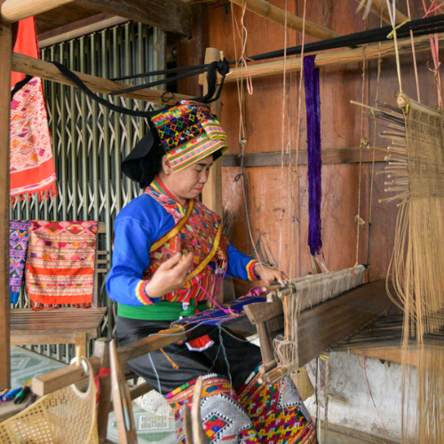 Làng Nghề Dệt Thổ Cẩm Của Dân Tộc Lào